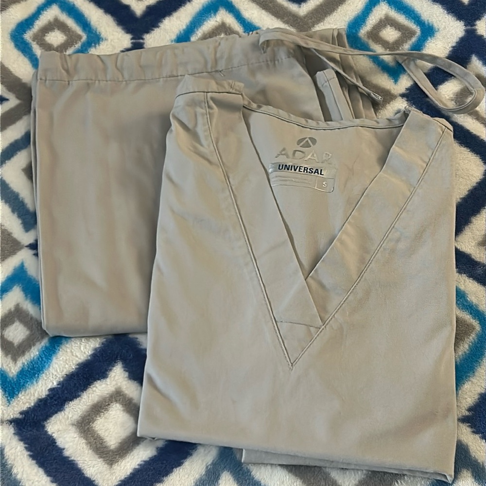 Excellent preloved condition - Adar Gray Universal Uniform Scrub Top